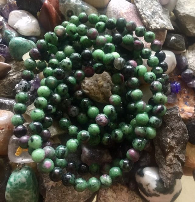 Hovedbilde Armbånd 6mm Rubin i Zoisitt