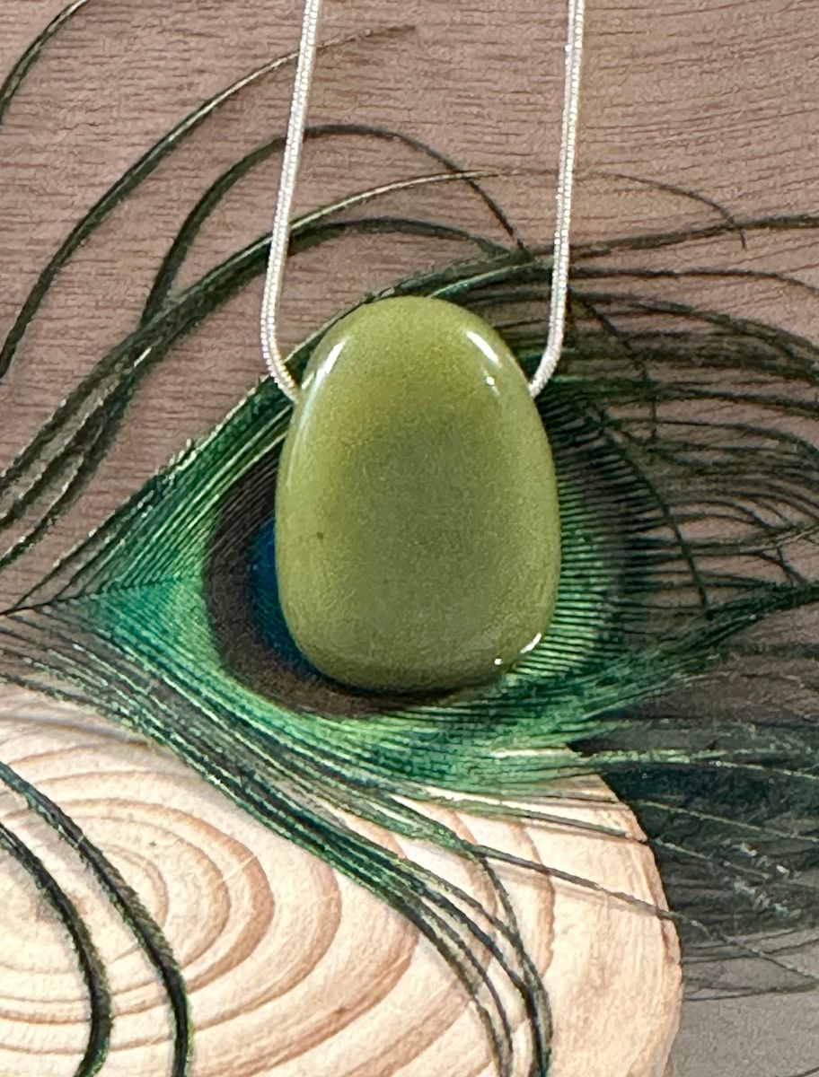 Serpentin Mørk Grønn Dråpe Anheng m/borra hull