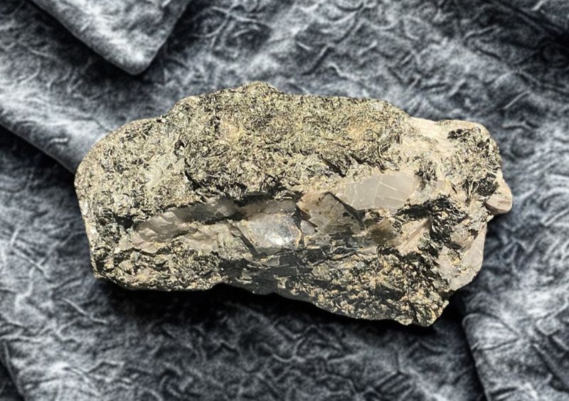 Epidott & Kalsitt Råstein 745gram - Kun 1 eksemplar